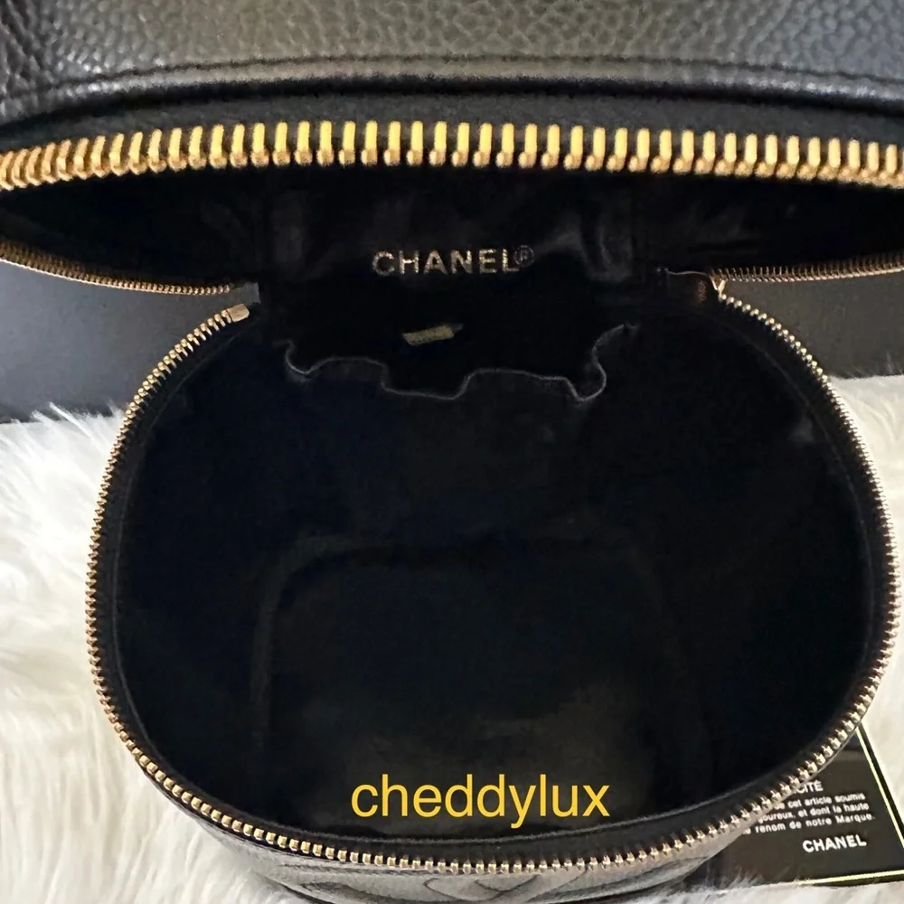 🖤🖤🖤Authentic Black CHANEL CC Stitch Vanity Caviar Handbag